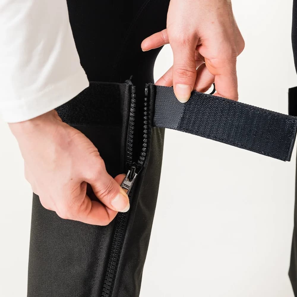 Detaljbilde av justerbar snor og strikk