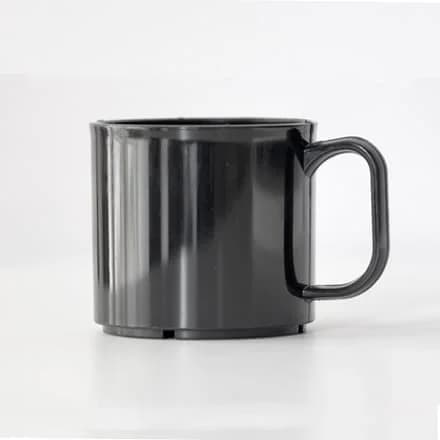 Kaffemugg på hvit bakgrunn