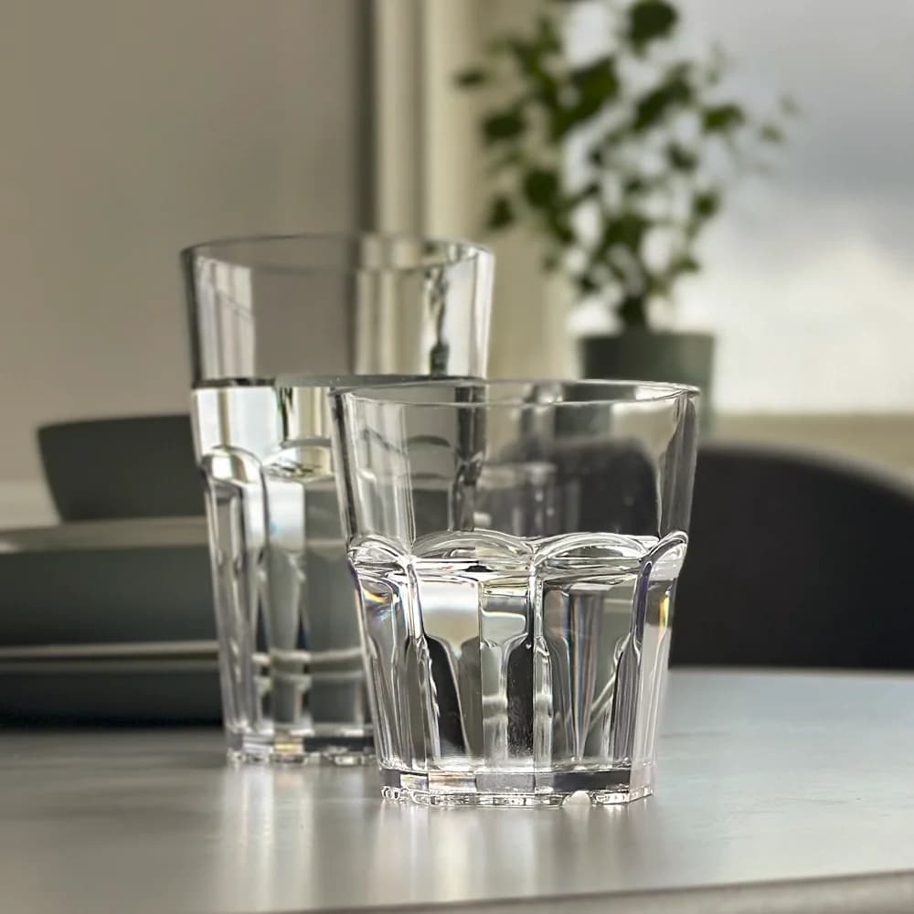 Caféglas i 25 cl og 40 cl, dekket sammen i en oppdekning