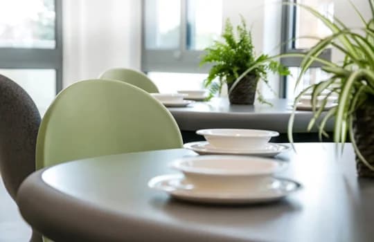 Ryno activity/dining table i grå utførelse