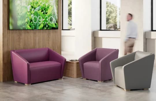Skye Plus tub chair i loungeomgivelse