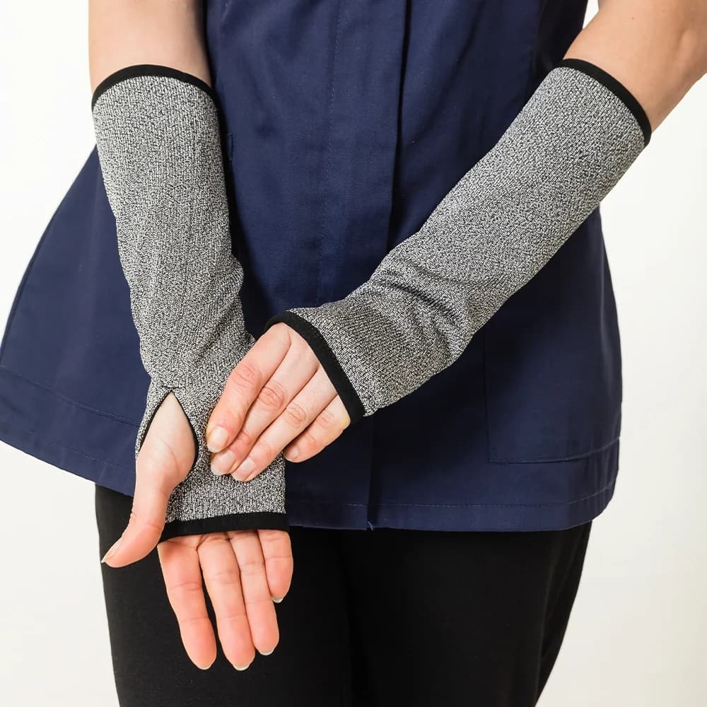 Armbeskyttelse Version 3, båret på underarm